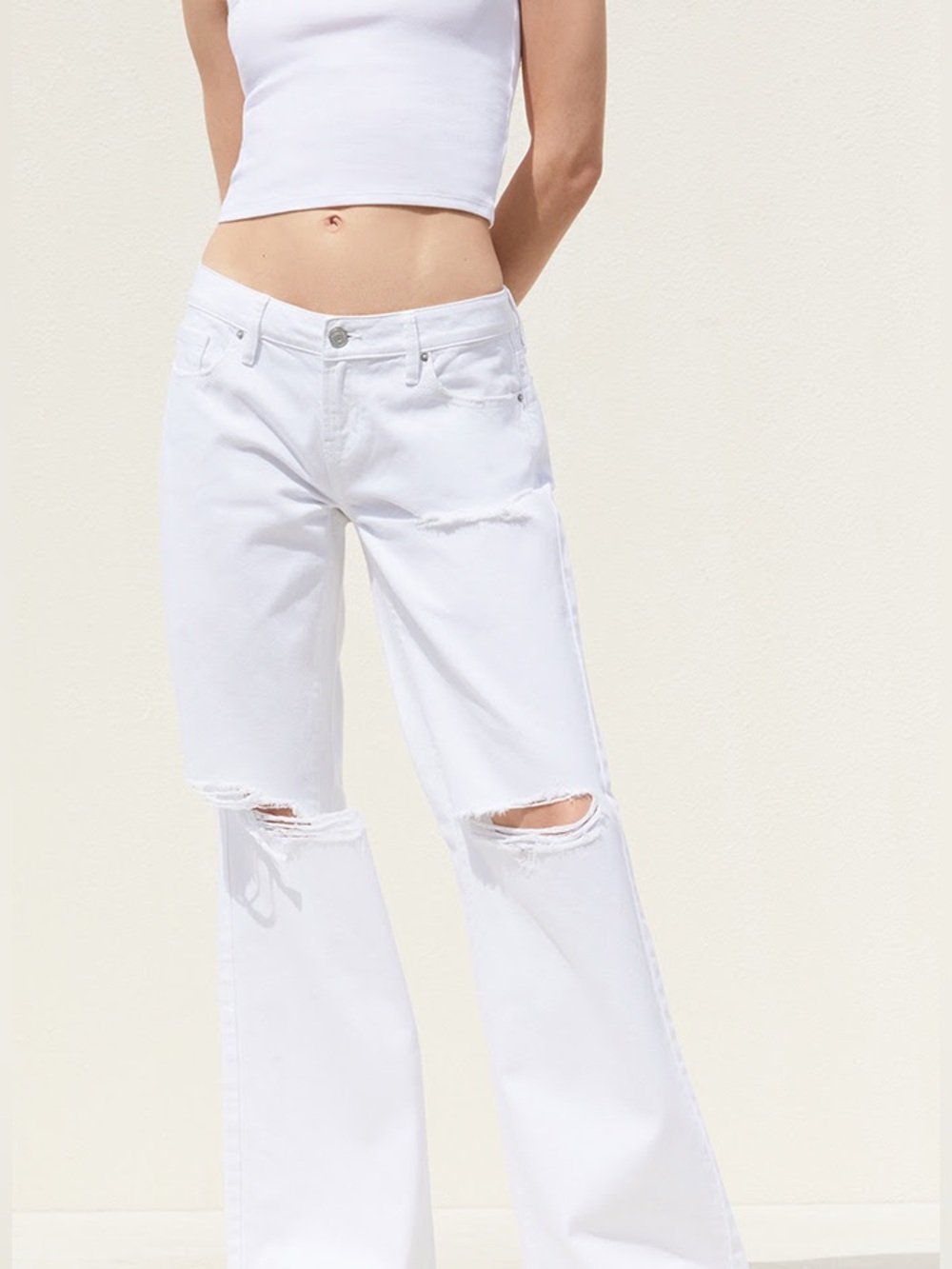 PACSUN White Ripped Low Rise Girlfriend Jeans
28
WHITE
1